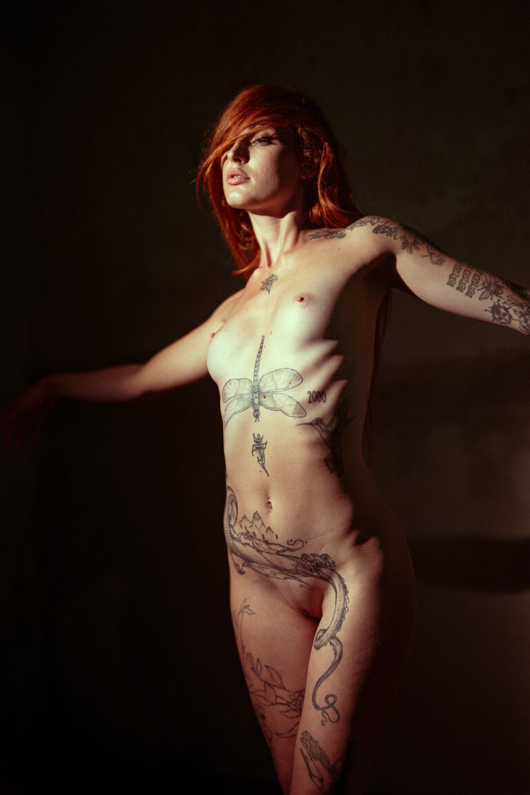 Another shot of Bára and her natural beauty. Captured in the direct light of a spotlight in a gloomy room, which she instantly brightened with her presence — not only with her striking beauty, but above all with her vibrant energy. Bára has her own studio and base in Italy, but she regularly returns to Czechia. I hope I’ll have the chance to photograph her again someday.